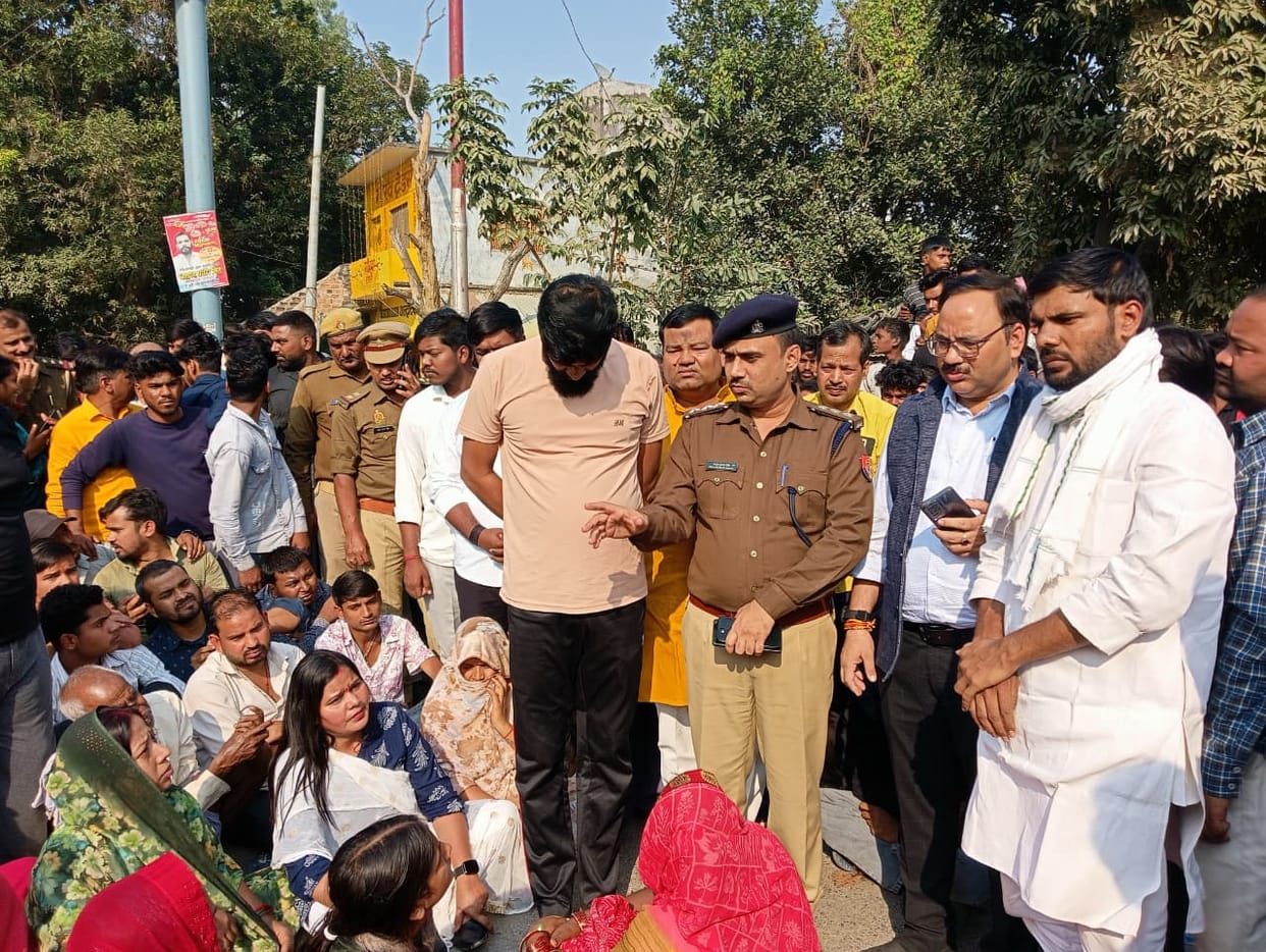 Chaos ensues after a young man dies in an accident, road blockage ensues, police resort to lathi charge