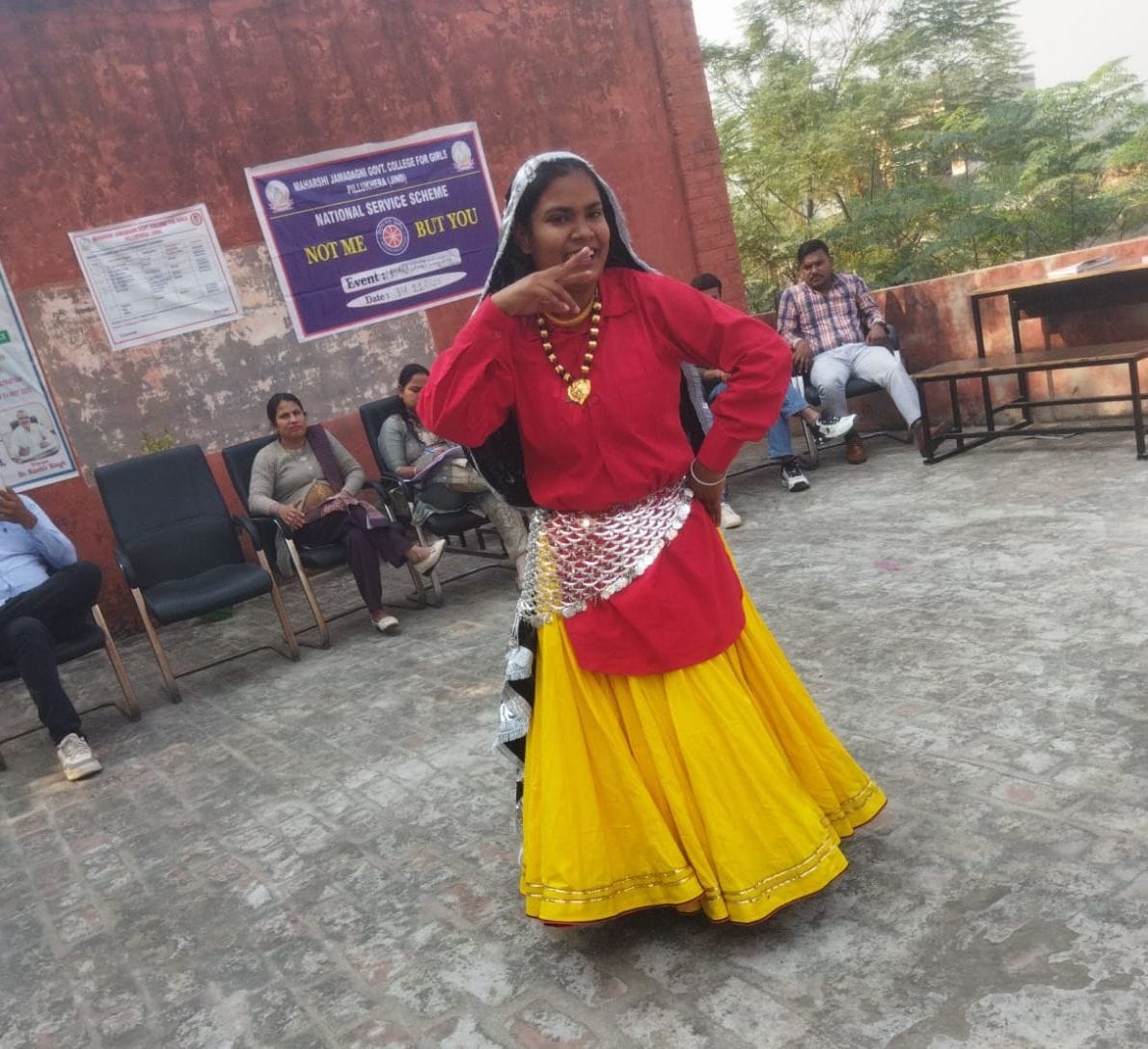 Patriotic students gave cultural presentations