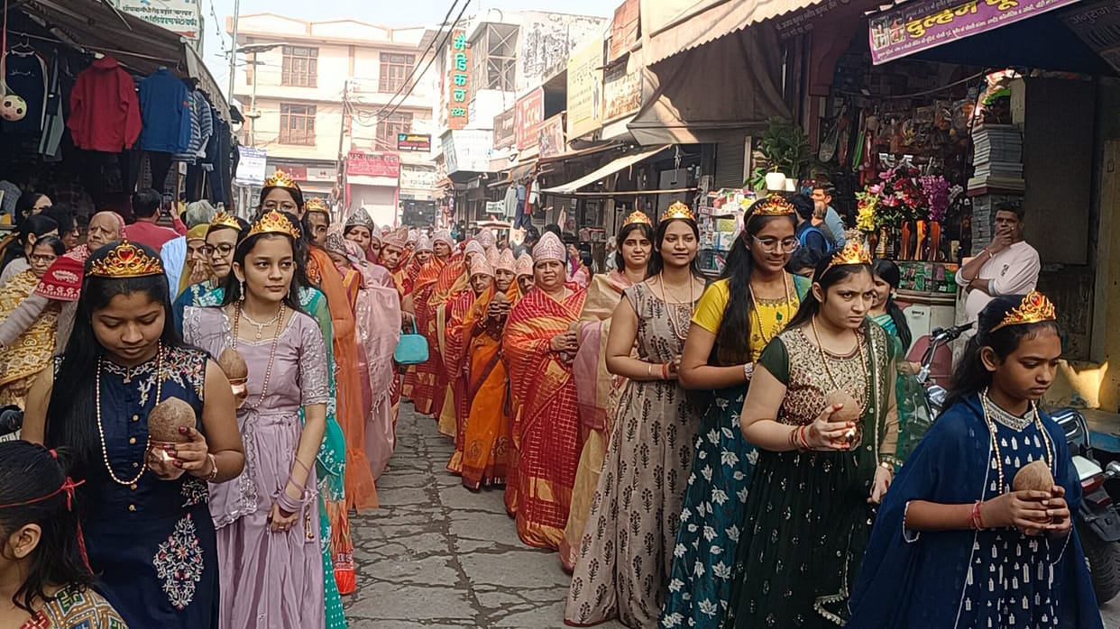 Lord Adinath's palanquin procession was taken out during the Man Stambh Pratishtha Mahotsav