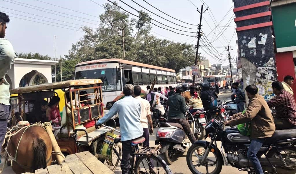 No entry traffic jam due to entry of heavy vehicles
