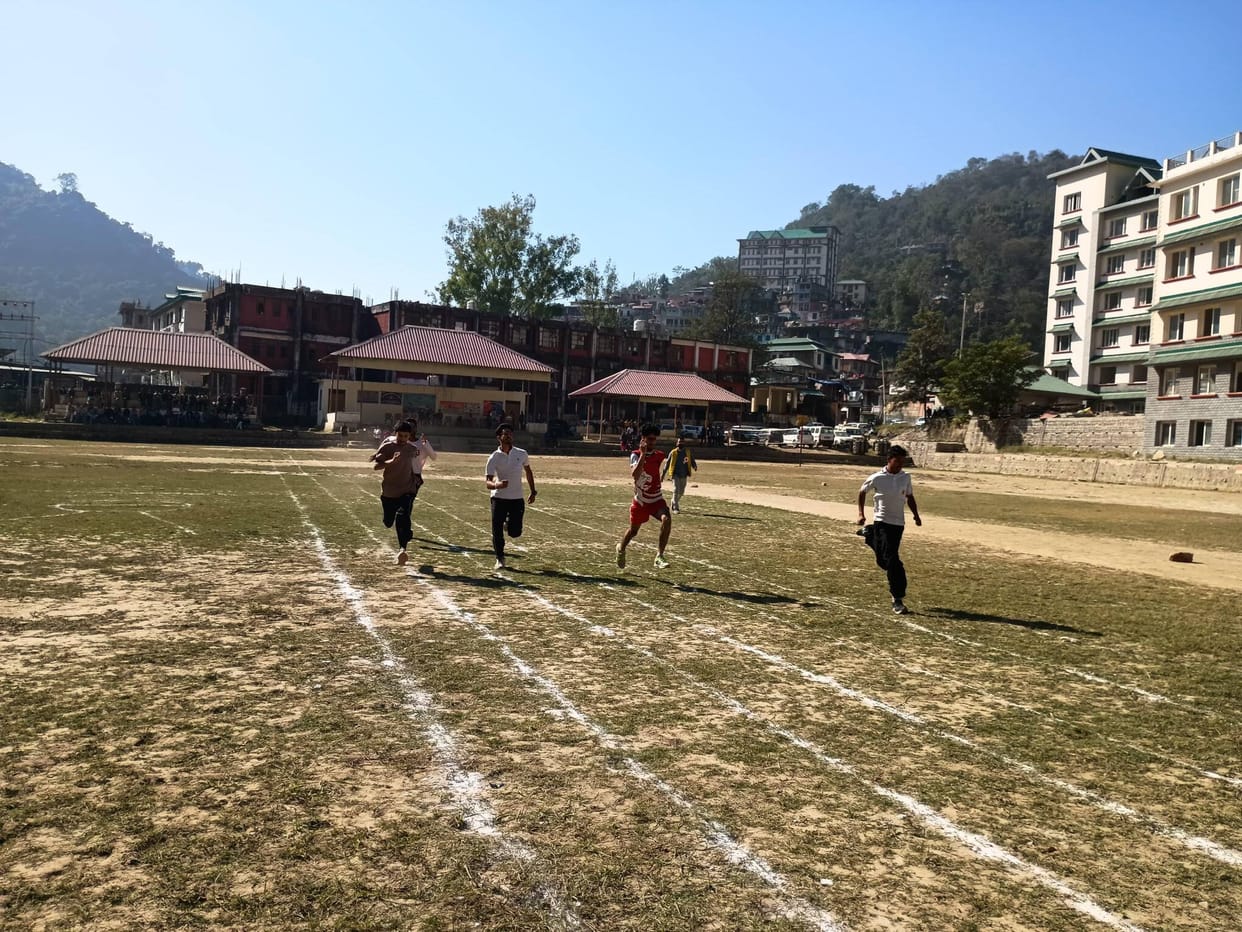 Monika, Saurabh top the 100m race