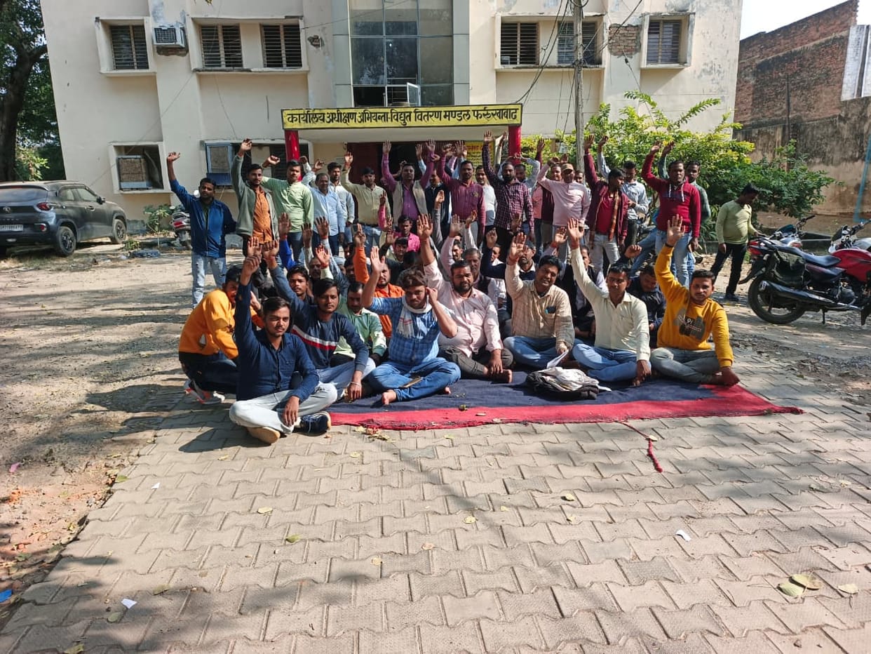 Contractual electricity employees demonstrated