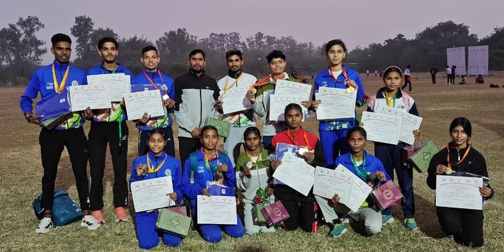 Players displayed their talent in sports competitions and won prizes.