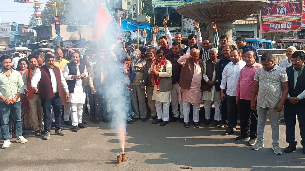 BJP workers burst firecrackers to celebrate victory in Bihar
