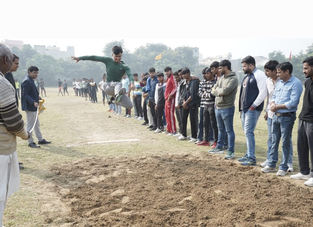 Rohit won the 400m race, while Deepanshu won the 800m and 1500m races.