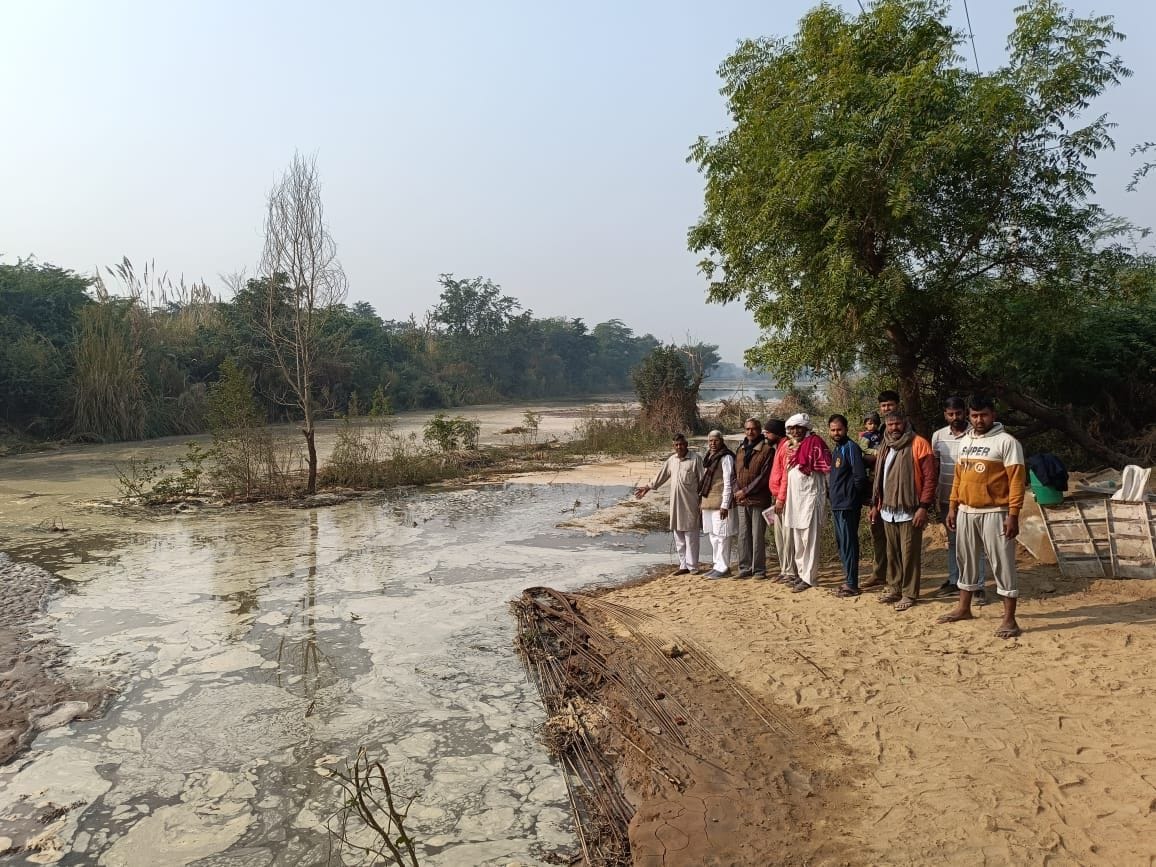 Due to the breakage of Bawana Distributary, about 40 acres of land of two villages got flooded