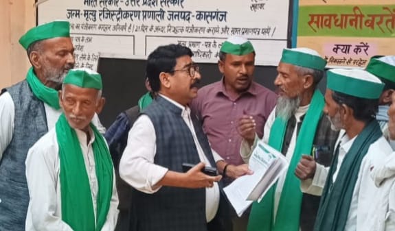 Farmer Union Tikait submitted a memorandum regarding negligence in paddy procurement.