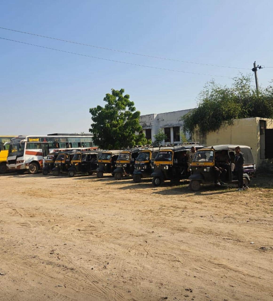 कार्रवाई में कई वाहन जब्त