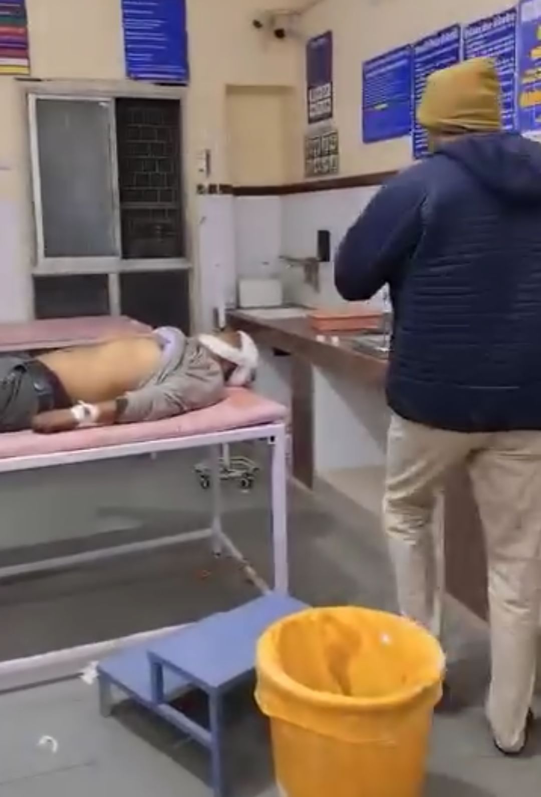 लाठी डंडों से किया हमला