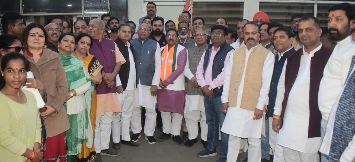 BJP workers burst firecrackers and distributed sweets to celebrate the landslide victory in Bihar.