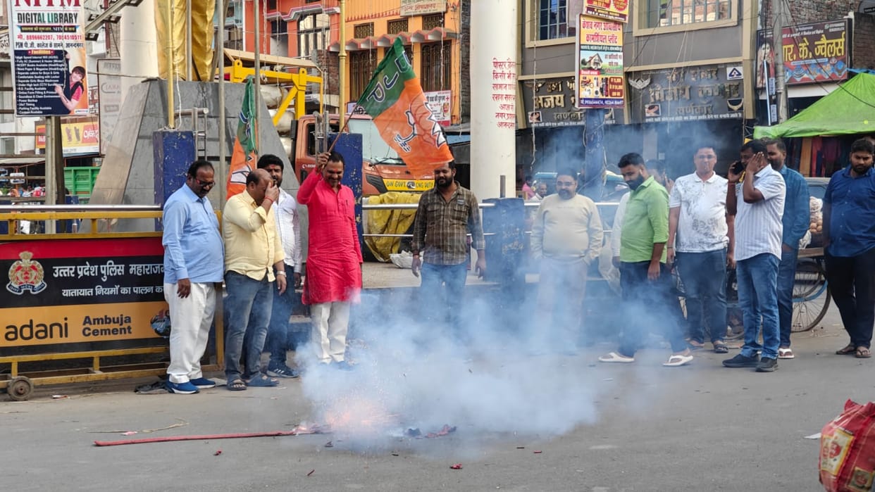 NDA's landslide victory celebrated in Bihar, firecrackers burst