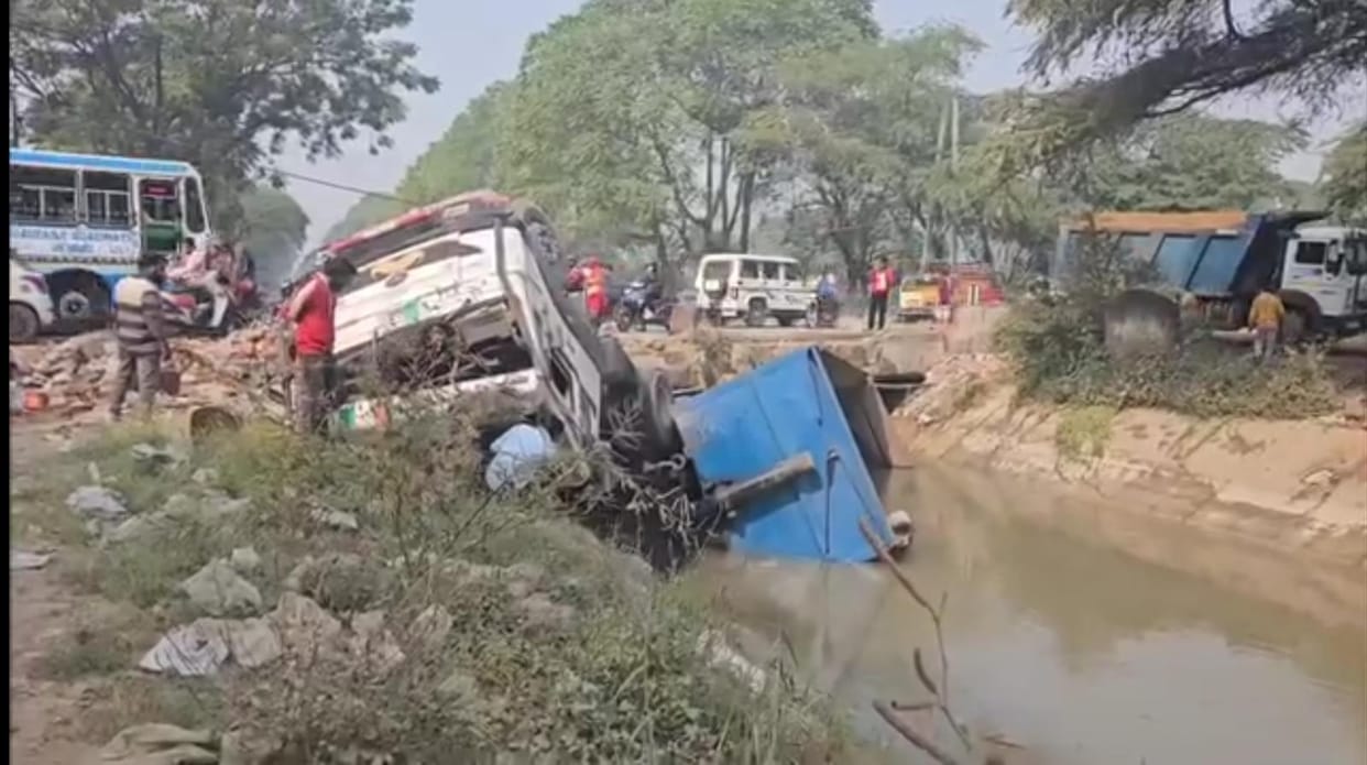 The trolley went out of control and overturned in the canal.