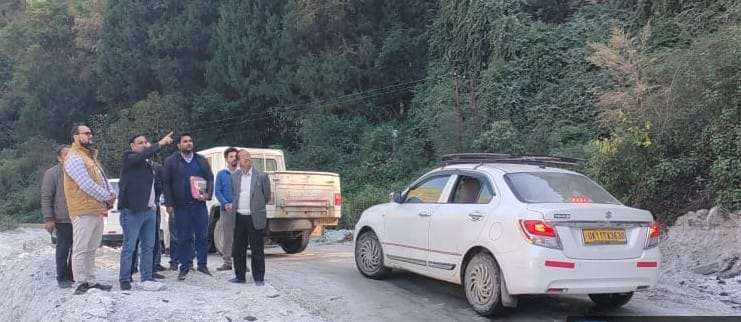 The PWD HOD inspected the Nandprayag-Nandanagar road.