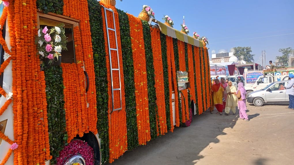 A grand Nagar Kirtan was taken out from Gurdwara Dera Santgarh