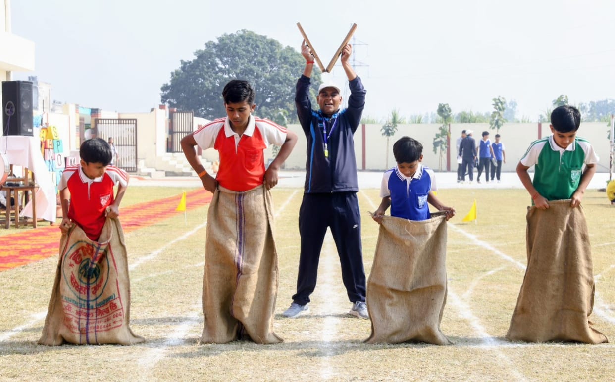 Gandhi House stood first in the 400 meter relay race.