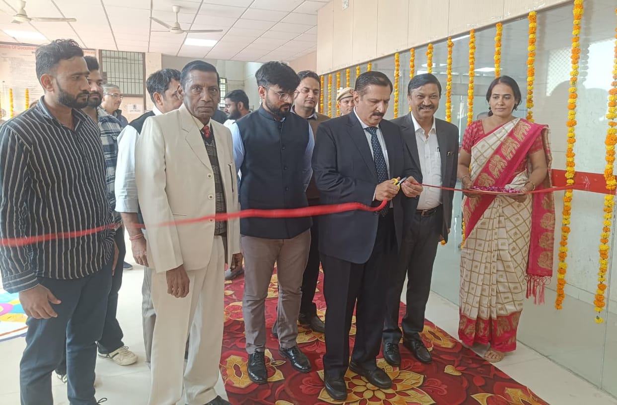 Help desk started at Saral Kendra for paperless registry, Deputy Commissioner handed over the registry to the couple