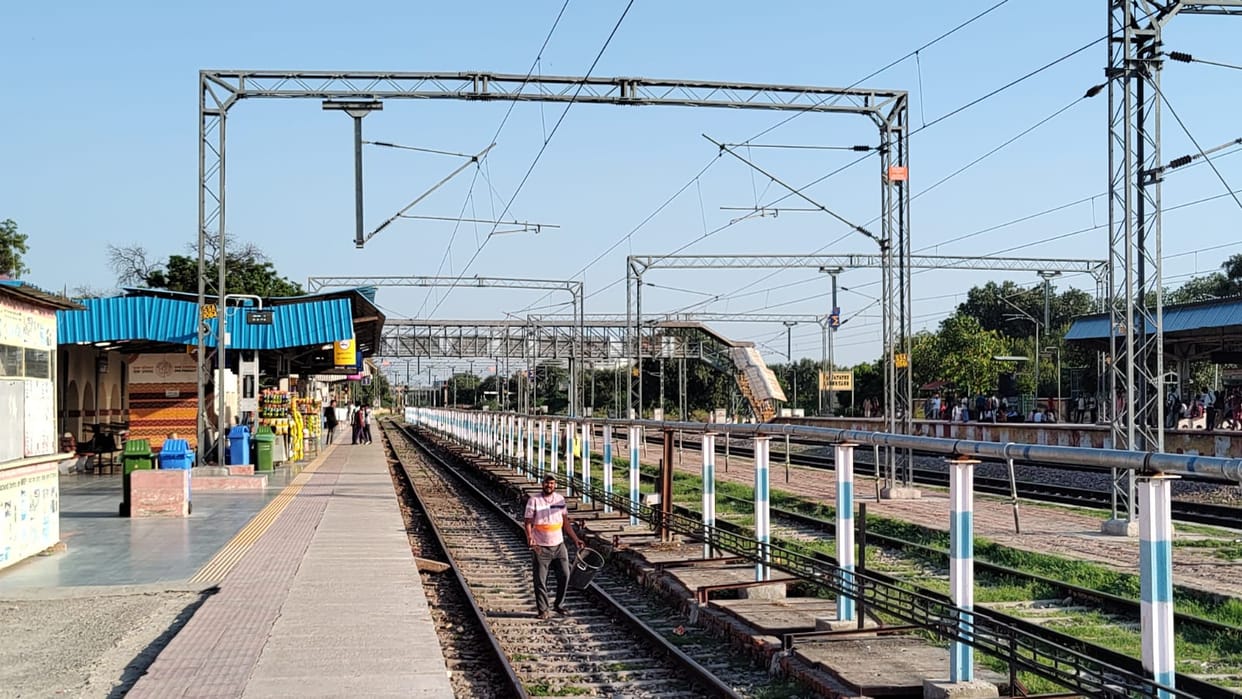 Change in weather, train delays cause inconvenience to passengers