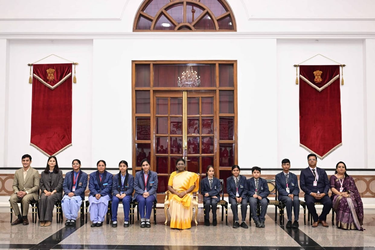 Girl students met the President on Children's Day