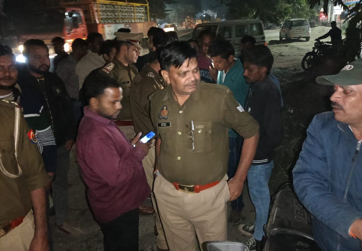 Uncontrolled truck collides with vehicles near Bareilly turn