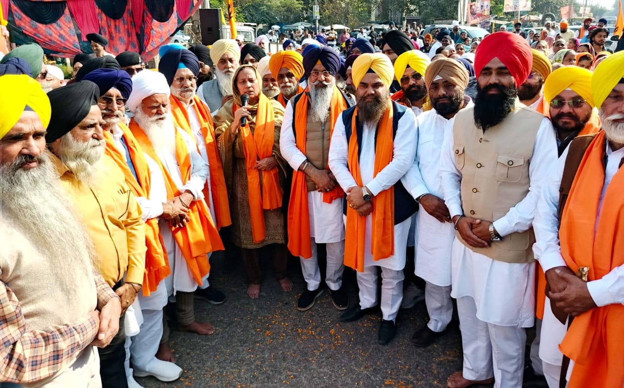 Dharma Rakshak Yatra reached the city in the form of Kirtan, received a grand welcome with flower shower.