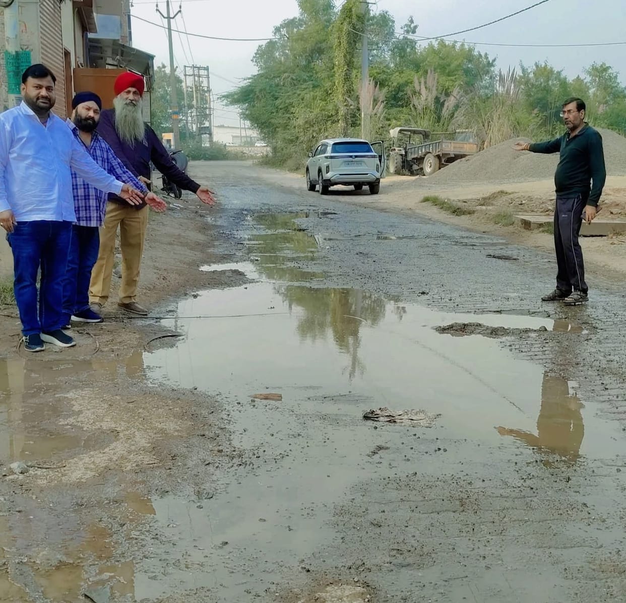 The broken road in Ghasmandi has caused inconvenience to residents, forcing them to approach the court.