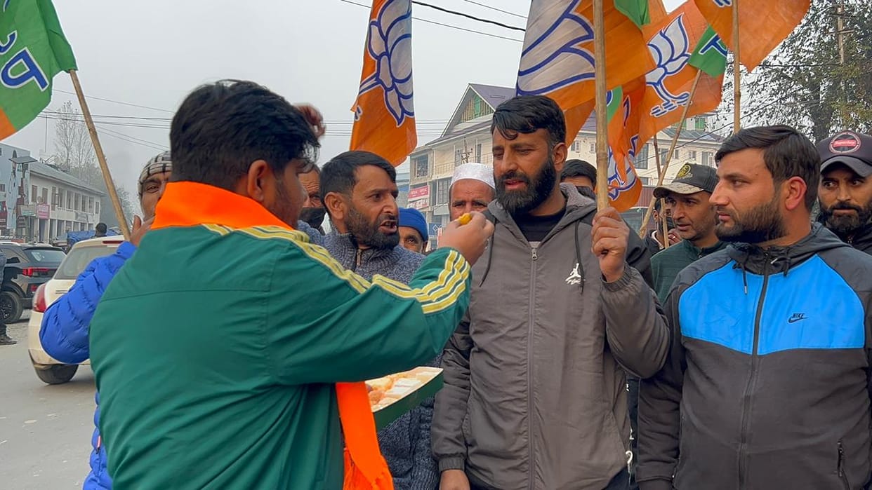 Srinagar, BJP celebrate, Win Bihar Election And Nagrota Bielection