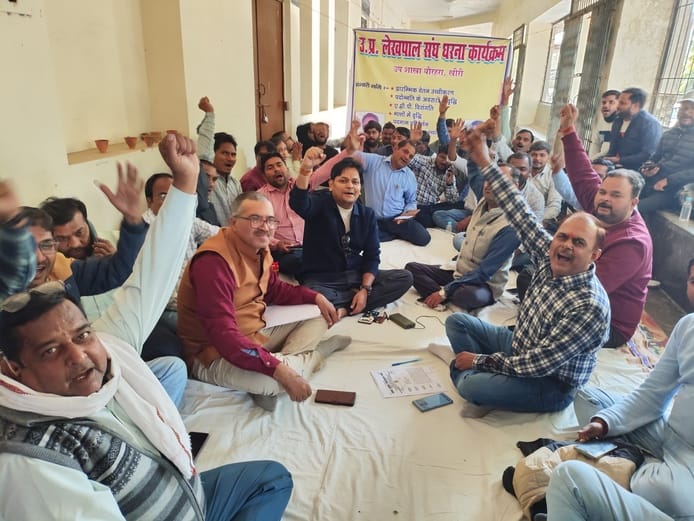 Lekhpals staged a sit-in in the tehsil premises