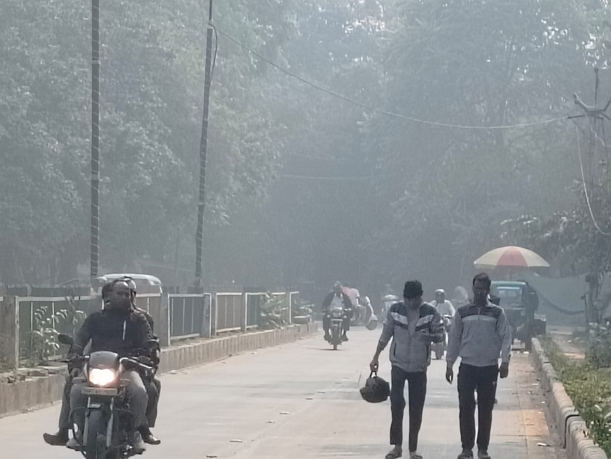 The district entered the red zone, with an AQI of 302.