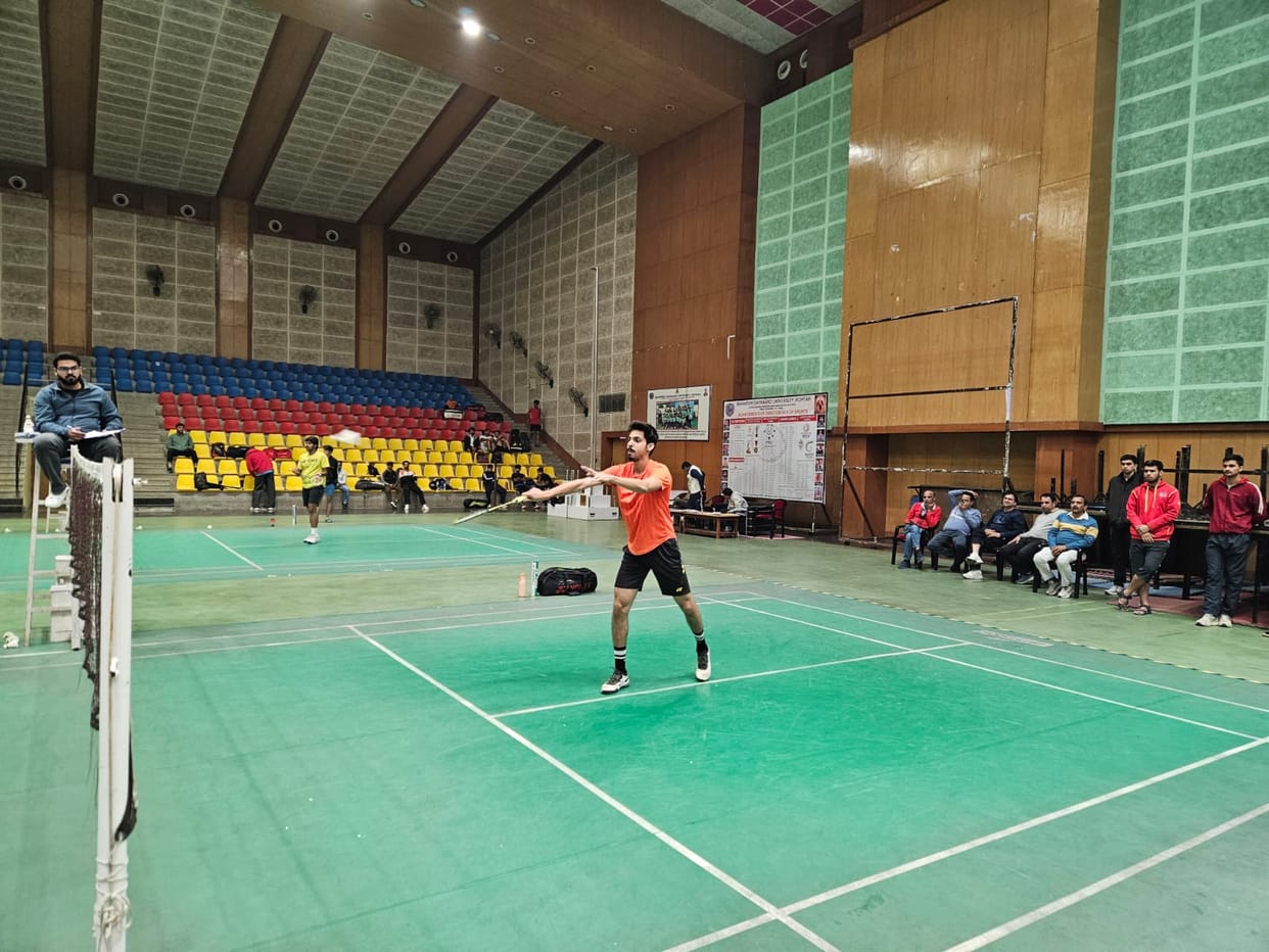 Jat College and CRA College reached the finals of the Inter College Badminton Competition.