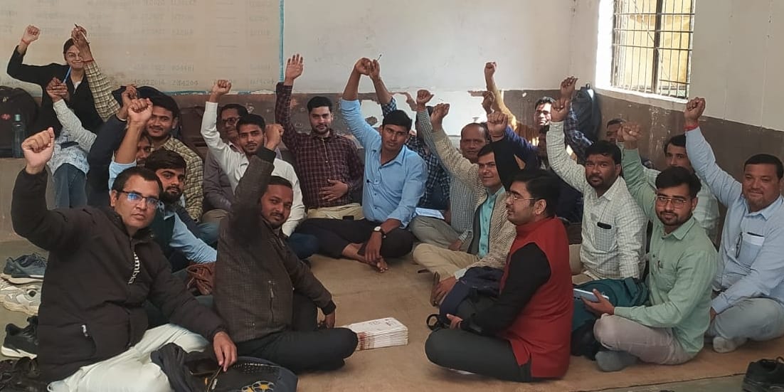 Lekhpals staged a sit-in protest and submitted a memorandum to the ADM.