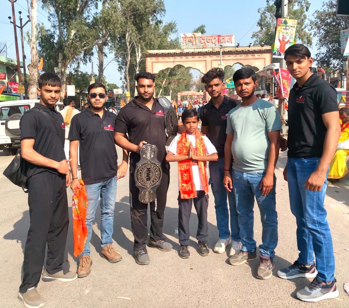 Eight-year-old Rudra from Khurja reached Vrindavan from Delhi by boat.