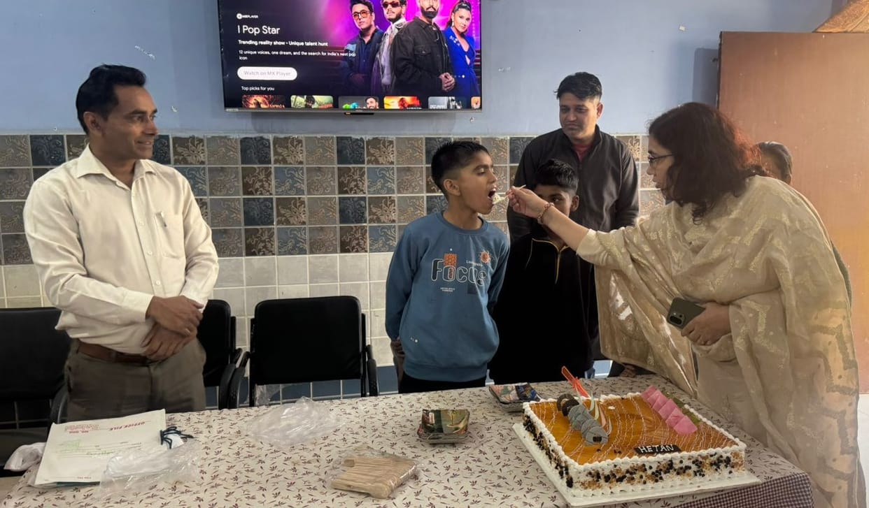The Governor's message was delivered to the children