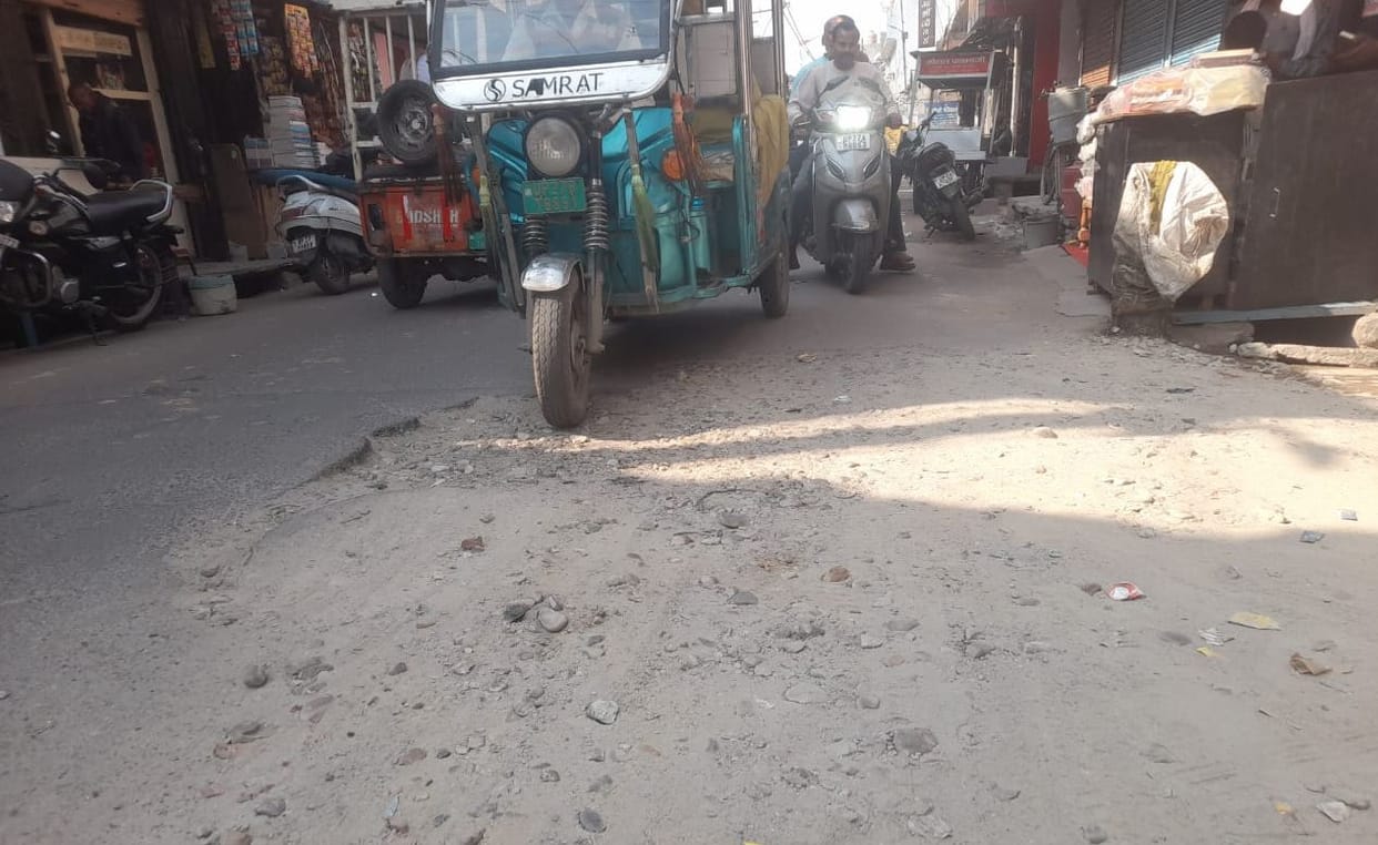 60 km long roads will be constructed in the city at a cost of Rs 75 crore.