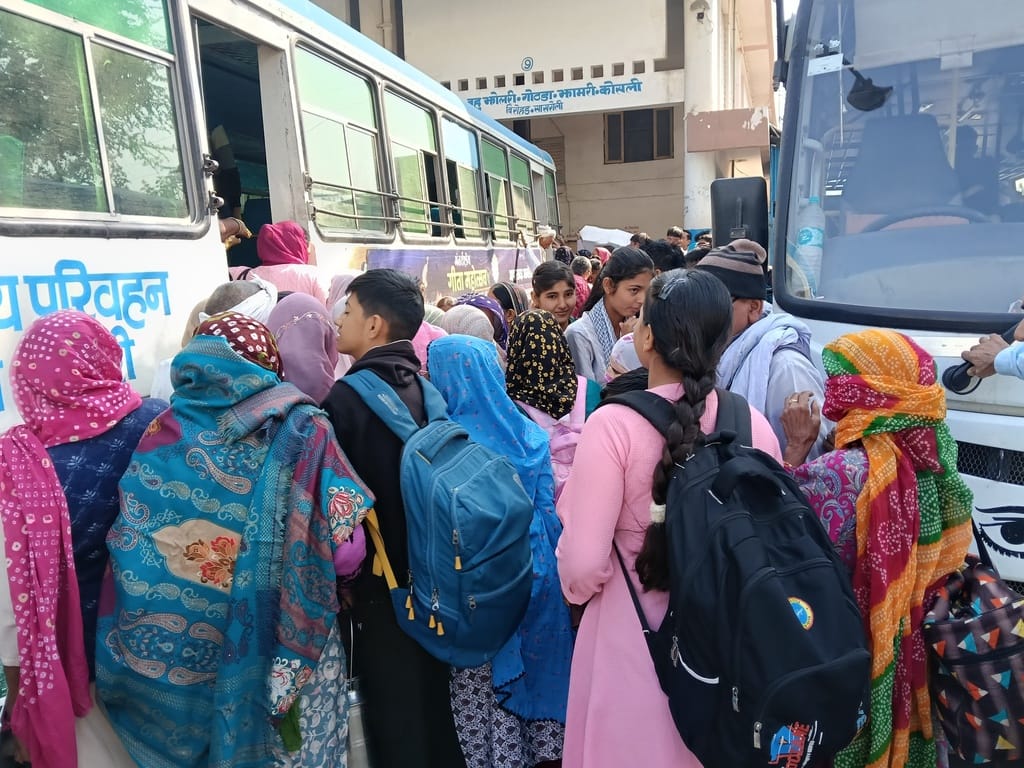 46 buses sent from Dadri depot for Narnaul state level function, passengers at bus stand remained troubled