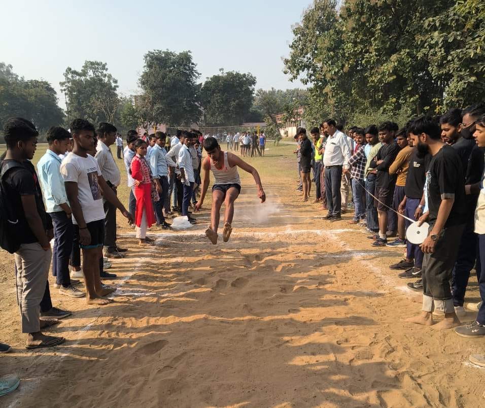 Chandausi ITI team hoisted the flag in Kho-Kho and Volleyball.