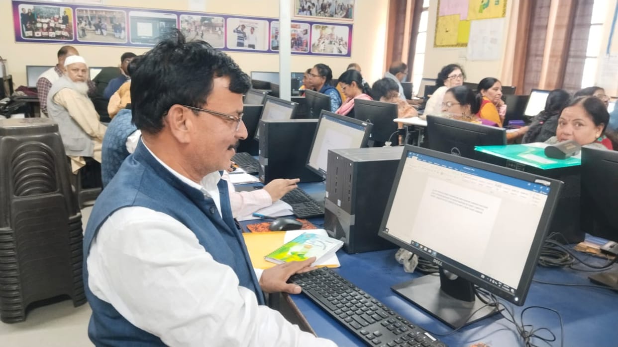 Teach teachers the principles of digital technology and AI