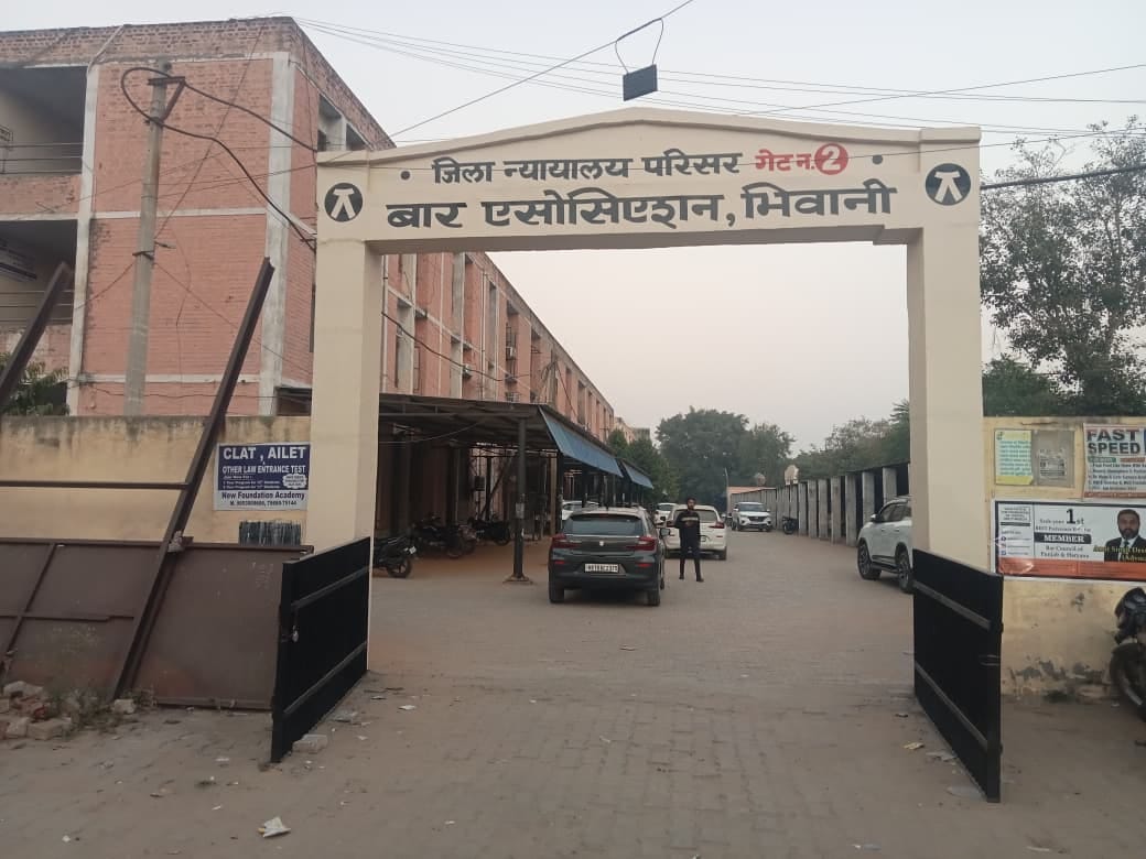 The main entrances of the district court are not guarded by the 'third eye'.