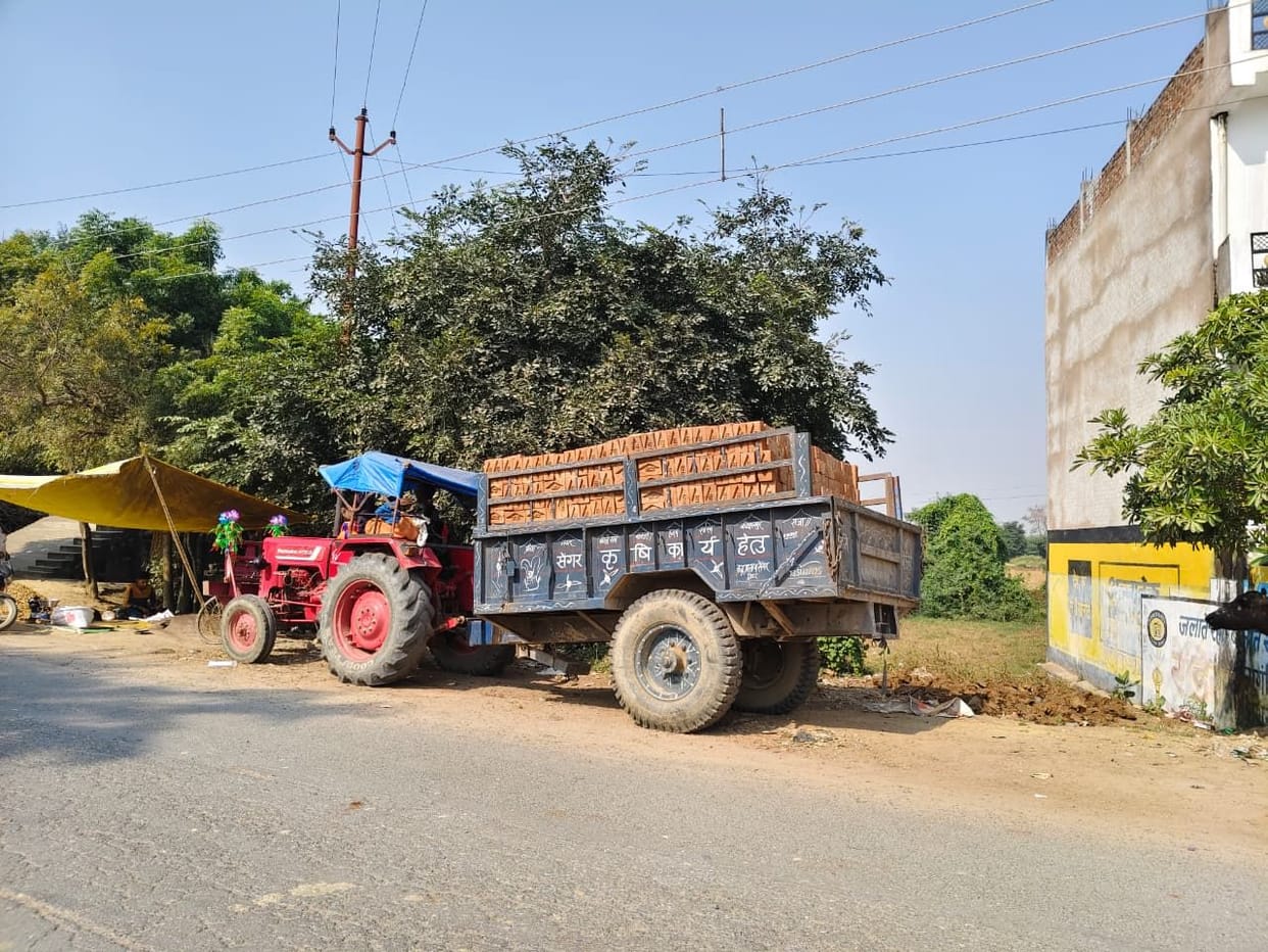 Commercial use of registered tractor-trolleys for agricultural purposes