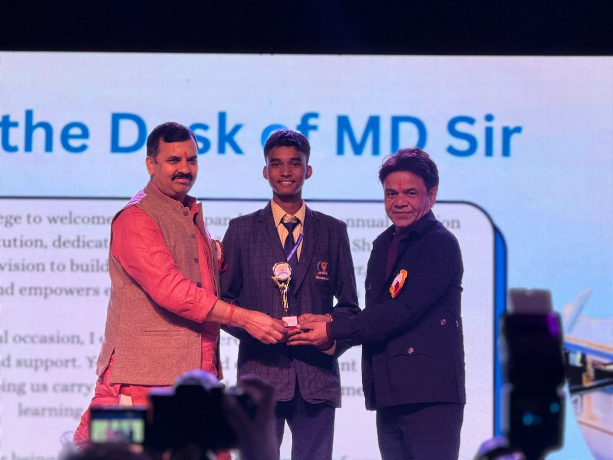Actor Rajpal Yadav rewarded the meritorious students