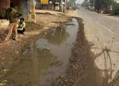 Pipeline leakage causes waterlogging in streets and school premises