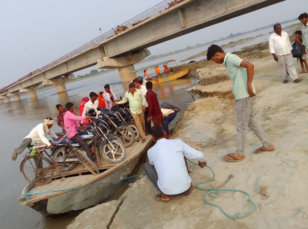 Pontoon bridge not built at Madayan Ghat, boat is the only support
