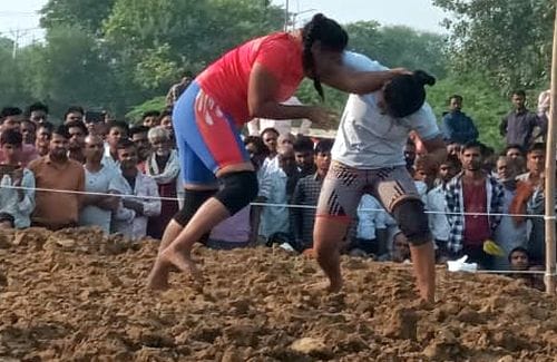 Gwalior's Bhim Pehlwan defeated Lucky Thapa of Nepal