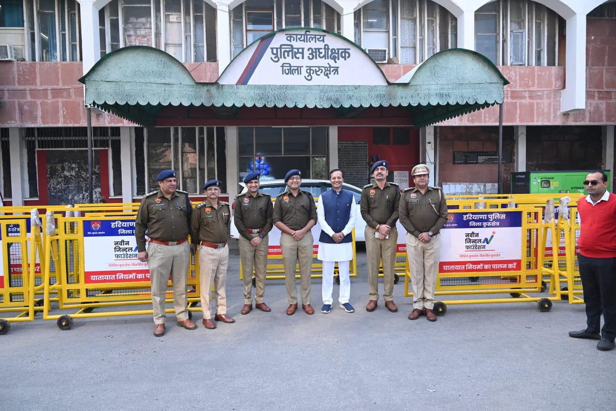 The MP handed over 100 barricades to the police department.