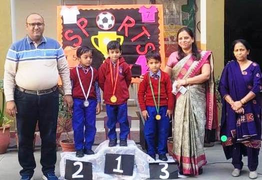 Sports competitions were organized at Maharaja Agrasen Senior Public School.