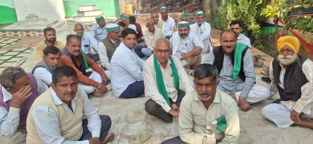 Bhakiyu staged a sit-in in the tehsil against the problems of farmers.