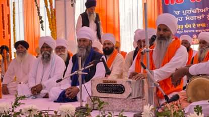The Sangat bowed their heads in the new Gurudwara and had langar