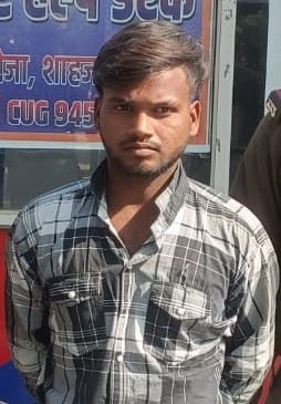 Smuggler caught with 1 kg 127 grams of ganja