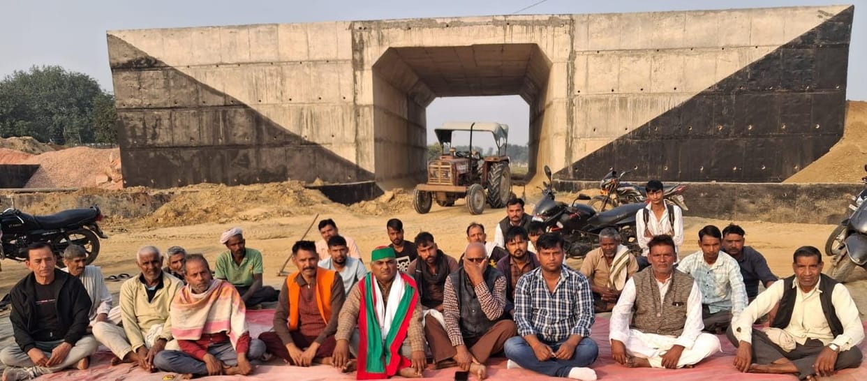 agra news achnera railway bridge protest
