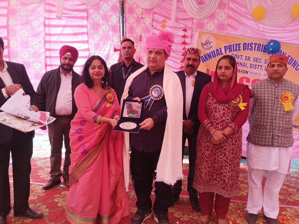 Sanghnai School's annual function was a grand affair, promising students were honoured.