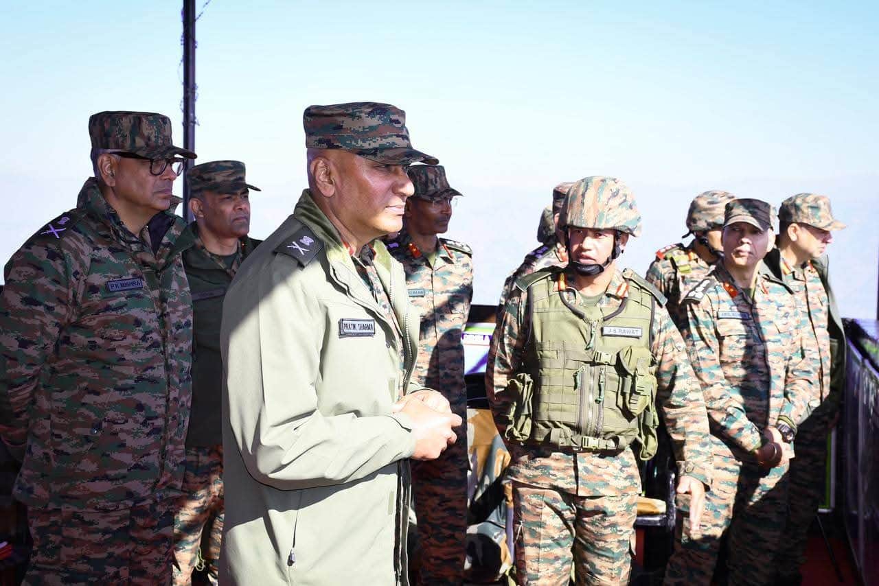 सेना कमांडर उत्तरी कमानलेफ्टिनेंट जनरल प्रतीक शर्मा ने परिचालन तैयारियों की समीक्षा के लिए नौ